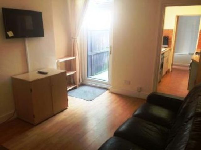  Image of 4 bedroom House Share to rent in Warwards Lane Stirchley Birmingham B29 at Selly Oak West Midlands Selly Oak, B29 7QR