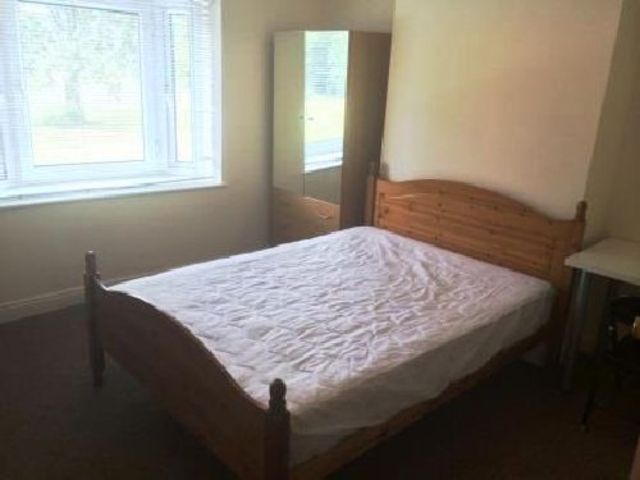 Image of 4 bedroom House Share to rent in Warwards Lane Stirchley Birmingham B29 at Selly Oak West Midlands Selly Oak, B29 7QR
