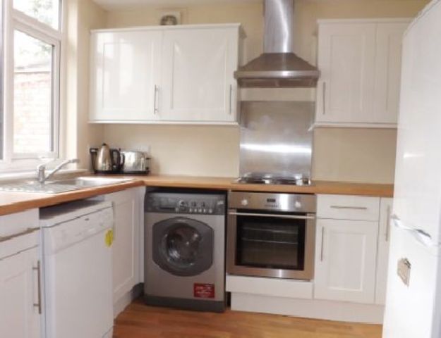  Image of 4 bedroom House Share to rent in Warwards Lane Stirchley Birmingham B29 at Selly Oak West Midlands Selly Oak, B29 7QU