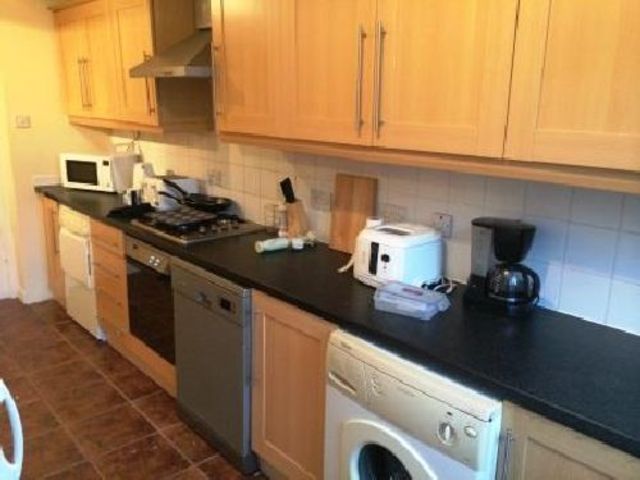  Image of 6 bedroom House Share to rent in Warwards Lane Stirchley Birmingham B29 at Selly Oak West Midlands Selly Oak, B29 7RD