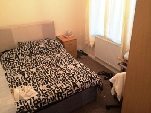  Image of 6 bedroom House Share to rent in Warwards Lane Stirchley Birmingham B29 at Selly Oak West Midlands Selly Oak, B29 7RD