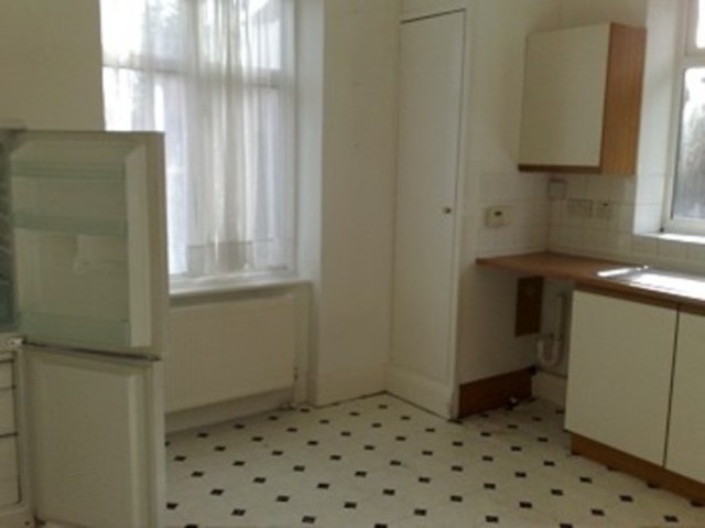  Image of 3 bedroom Flat to rent in Bounds Green Road London N11 at Warwick Court Bounds Green Road London, N11 2EB