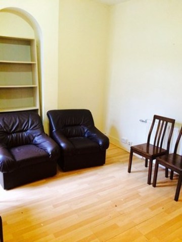 Image of 2 bedroom Ground Flat to rent in Waverley Road London E17 at WAVERLEY ROAD  WALTHAMSTOW, E17 3LG