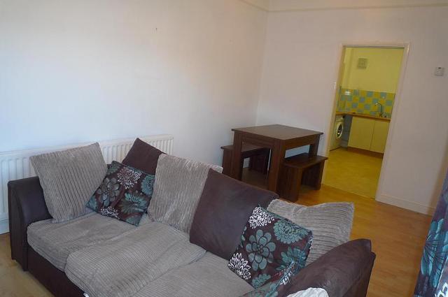  Image of 2 bedroom Flat to rent in Wayte Street Cosham Portsmouth PO6 at 14 Wayte Street  Portsmouth, PO6 3BS