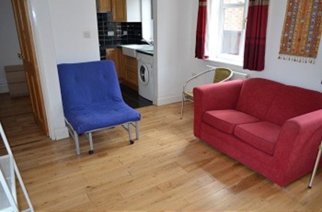  Image of 1 bedroom Flat to rent in Wellington Road Enfield EN1 at Wellington Road  Bush Hill Park, EN1 2RL