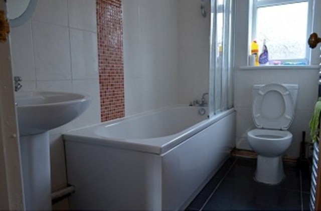  Image of 1 bedroom Flat to rent in Wellington Road Enfield EN1 at Wellington Road  Bush Hill Park, EN1 2RL