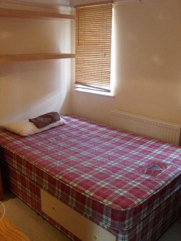  Image of 4 bedroom House Share to rent in Weoley Avenue Selly Oak Birmingham B29 at Selly Oak West Midlands Selly Oak, B29 6PU
