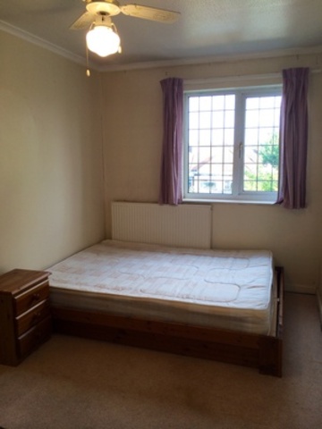  Image of 3 bedroom Terraced house to rent in Wessex Close Ilford IG3 at - WESSEX CLOSE  ILFORD, IG3 8JT