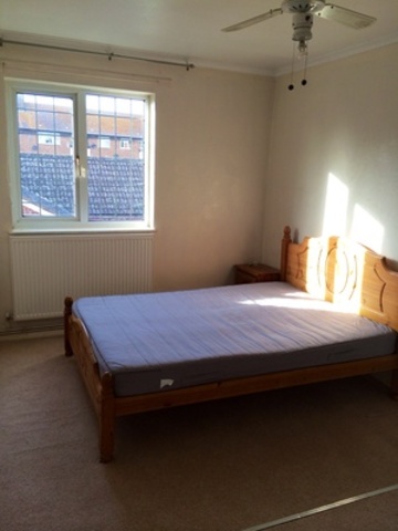  Image of 3 bedroom Terraced house to rent in Wessex Close Ilford IG3 at - WESSEX CLOSE  ILFORD, IG3 8JT