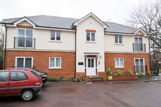  Image of 1 bedroom Apartment to rent in Town Mead Crawley RH11 at Highfield House, Town Mead West Green Crawley, RH11 7EH