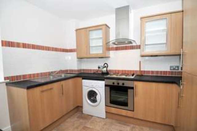  Image of 1 bedroom Apartment to rent in Town Mead Crawley RH11 at Highfield House, Town Mead West Green Crawley, RH11 7EH