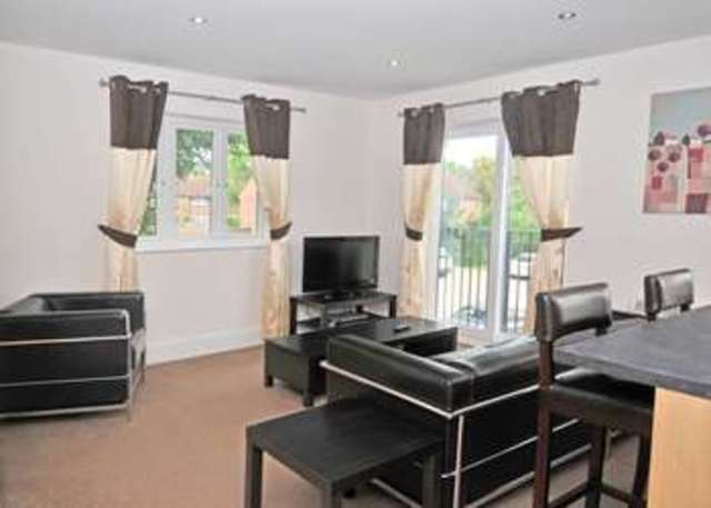  Image of 1 bedroom Apartment to rent in Town Mead Crawley RH11 at Highfield House, Town Mead West Green Crawley, RH11 7EH