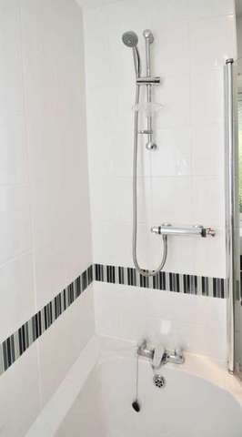  Image of 1 bedroom Apartment to rent in Town Mead Crawley RH11 at Highfield House, Town Mead West Green Crawley, RH11 7EH