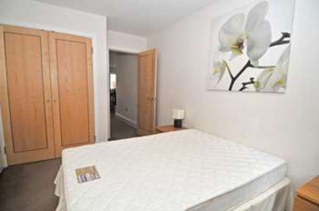  Image of 1 bedroom Apartment to rent in Town Mead Crawley RH11 at Highfield House, Town Mead West Green Crawley, RH11 7EH