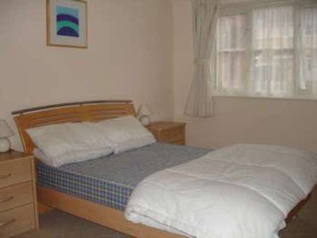  Image of 2 bedroom Apartment to rent in Town Mead Crawley RH11 at Highfield House, Town Mead West Green Crawley, RH11 7EH