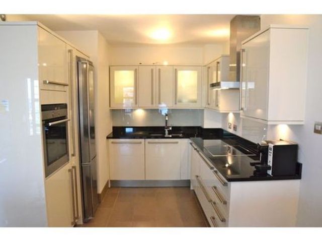  Image of 2 bedroom Apartment to rent in Westferry Road London E14 at Westferry Road  Westferry, E14 8JW