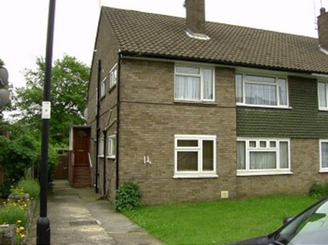  Image of 2 bedroom Ground Flat to rent in Westfield Close Enfield EN3 at Westfield Close  Enfield, EN3 7RU