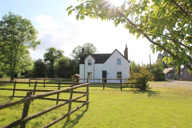  Image of 2 bedroom Cottage to rent in Antlands Lane Shipley Bridge Horley RH6 at Westlands Farm Antlands Lane Horley, RH6 9TE