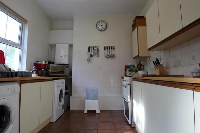  Image of 2 bedroom Cottage to rent in Antlands Lane Shipley Bridge Horley RH6 at Westlands Farm Antlands Lane Horley, RH6 9TE
