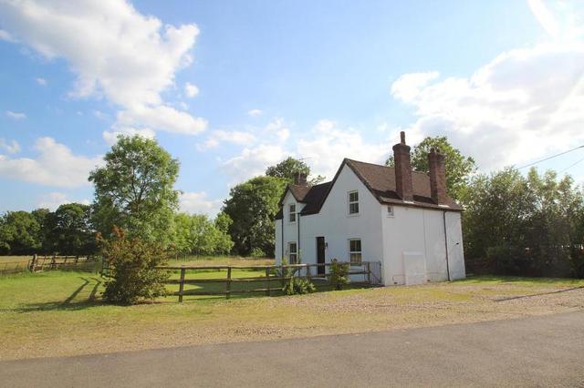  Image of 2 bedroom Cottage to rent in Antlands Lane Shipley Bridge Horley RH6 at Westlands Farm Antlands Lane Horley, RH6 9TE