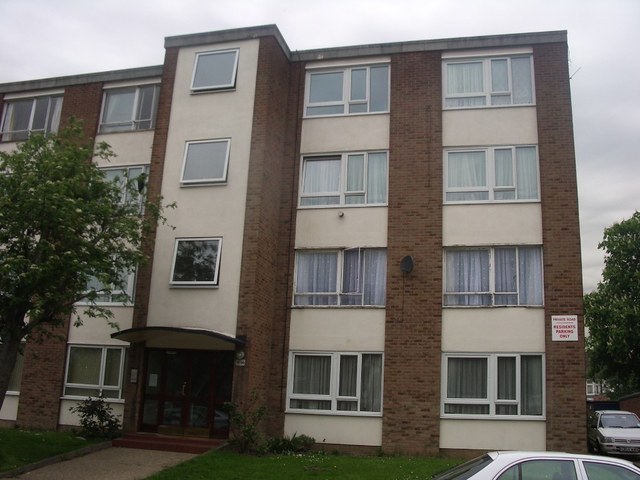  Image of 2 bedroom Flat to rent in Chadwell Avenue Chadwell Heath Romford RM6 at Willnett Court Chadwell Heath Essex, RM6 4HT