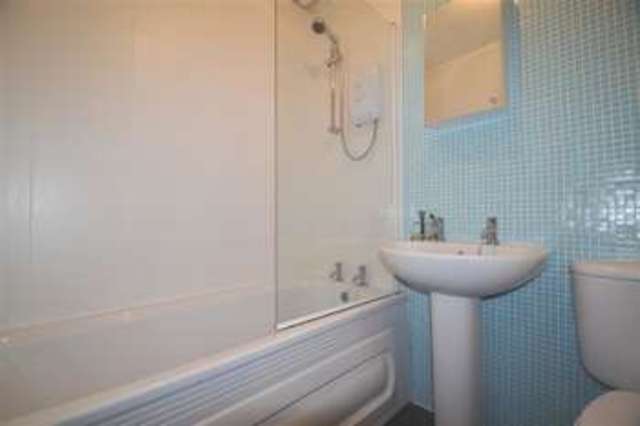  Image of 2 bedroom Apartment to rent in Wimbledon Park Road London SW18 at Wandsworth, SW18 1LS