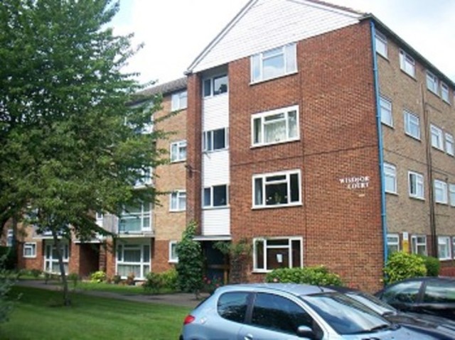  Image of Studio flat to rent in Windsor Court London N14 at Windsor Court Chase Side Southgate, N14 5HT