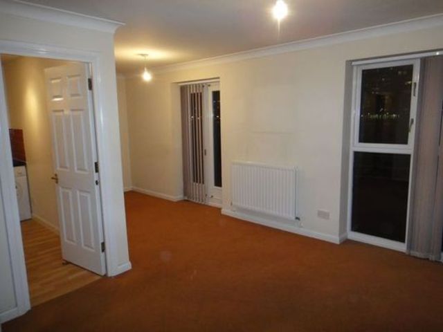  Image of 2 bedroom Apartment to rent in Goodmayes Road Goodmayes Ilford IG3 at Windsor Hall Evelyn Road E16 1TD, IG3 9UN