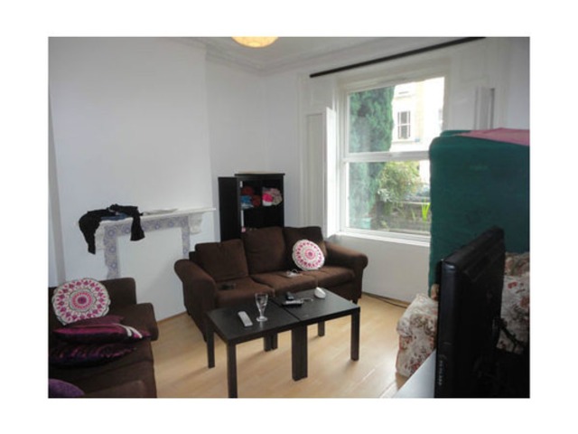  Image of 4 bedroom Semi-Detached house to rent in Tollington Way London N7 at Windsor Road  Holloway, N7 6RG