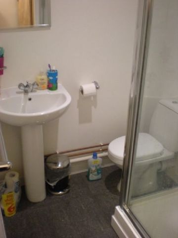  Image of 5 bedroom House Share to rent in Winnie Road Selly Oak Birmingham B29 at Selly Oak West Midlands Selly Oak, B29 6JU