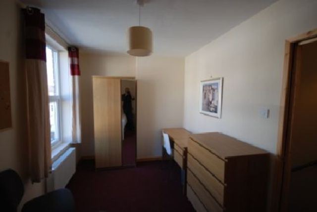  Image of 5 bedroom House Share to rent in Winnie Road Selly Oak Birmingham B29 at Selly Oak West Midlands Selly Oak, B29 6JU