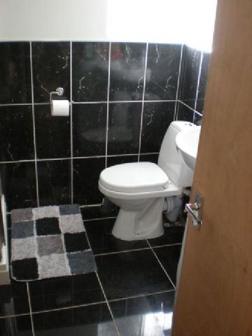  Image of 5 bedroom House Share to rent in Winnie Road Selly Oak Birmingham B29 at Selly Oak West Midlands Selly Oak, B29 6JU