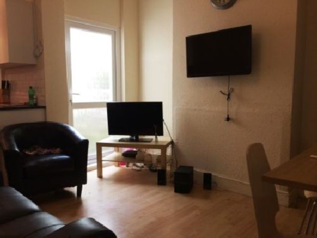  Image of 3 bedroom House Share to rent in Winnie Road Selly Oak Birmingham B29 at Selly Oak West Midlands Selly Oak, B29 6JX