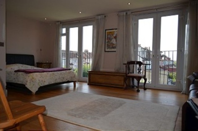  Image of Flat to rent in Green Lanes London N13 at Wolves Lane  Palmers Green, N13 4DR
