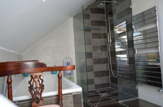  Image of Flat to rent in Green Lanes London N13 at Wolves Lane  Palmers Green, N13 4DR