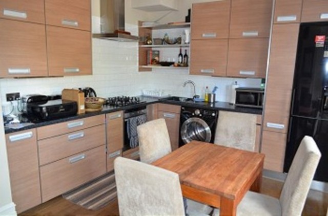  Image of 1 bedroom Ground Flat to rent in Woodberry Avenue London N21 at Woodberry Avenue  Winchmore Hill, N21 3LB
