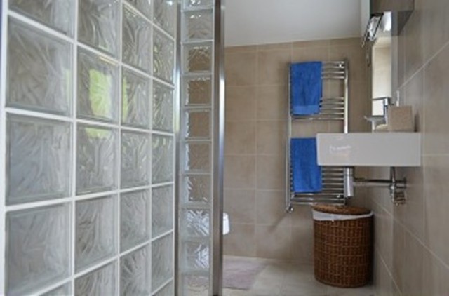  Image of 1 bedroom Ground Flat to rent in Woodberry Avenue London N21 at Woodberry Avenue  Winchmore Hill, N21 3LB