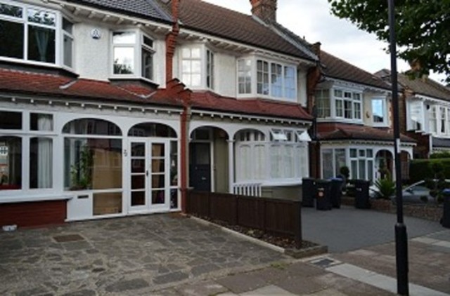  Image of 1 bedroom Ground Flat to rent in Woodberry Avenue London N21 at Woodberry Avenue  Winchmore Hill, N21 3LB