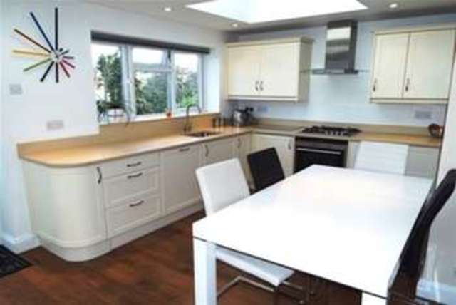  Image of 4 bedroom Detached house to rent in St. Ronans Crescent Woodford Green IG8 at Woodford Green, IG8 9DQ