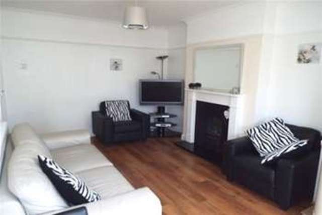  Image of 4 bedroom Detached house to rent in St. Ronans Crescent Woodford Green IG8 at Woodford Green, IG8 9DQ