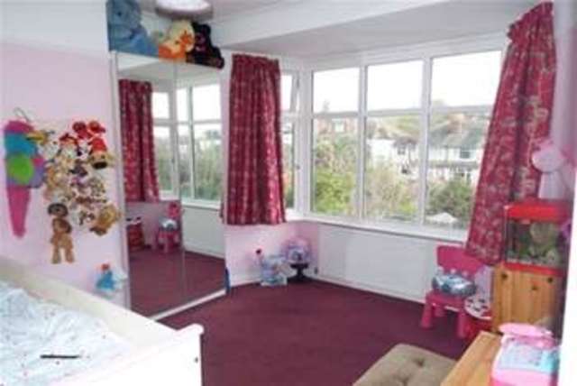  Image of 4 bedroom Detached house to rent in St. Ronans Crescent Woodford Green IG8 at Woodford Green, IG8 9DQ