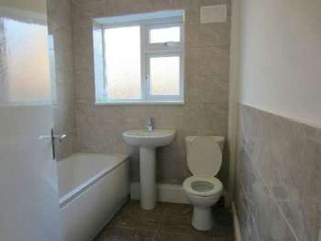  Image of 2 bedroom Flat to rent in Woodlawn Court Manchester M16 at Woodlawn Court  Manchester, M16 9RH