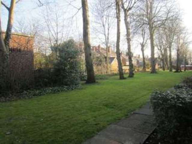  Image of 2 bedroom Flat to rent in Woodlawn Court Manchester M16 at Woodlawn Court  Manchester, M16 9RH