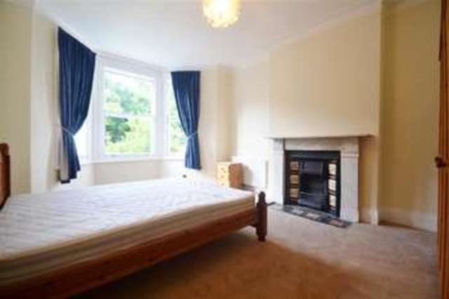  Image of 2 bedroom Apartment to rent in Woodside London SW19 at Wimbledon, SW19 7BA