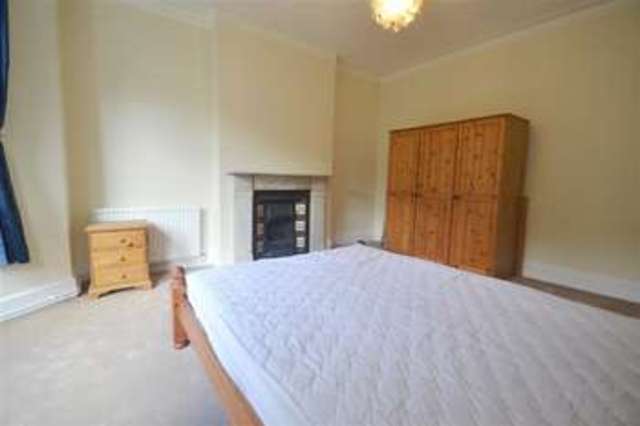  Image of 2 bedroom Apartment to rent in Woodside London SW19 at Wimbledon, SW19 7BA