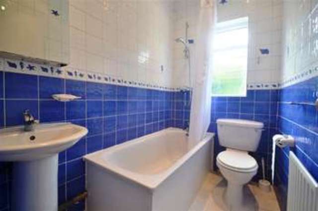  Image of 2 bedroom Apartment to rent in Woodside London SW19 at Wimbledon, SW19 7BA