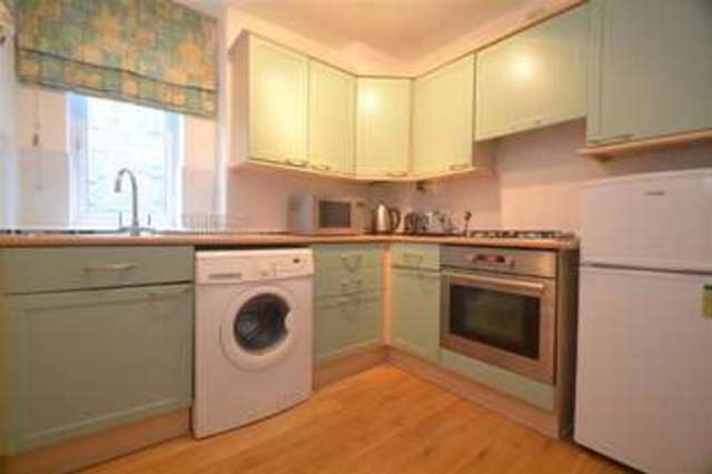  Image of 2 bedroom Apartment to rent in Woodside London SW19 at Wimbledon, SW19 7AR
