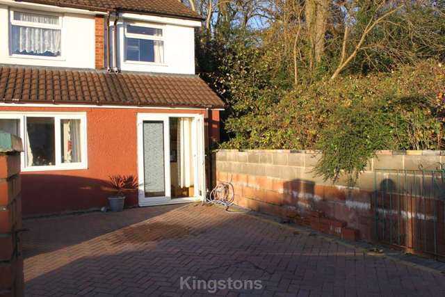  Image of 1 bedroom Flat to rent in Woolaston Avenue Cyncoed Cardiff CF23 at Woolaston Ave Lakeside Cardiff, CF23 6EY