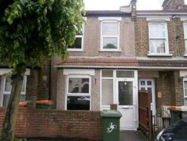  Image of 4 bedroom Detached house to rent in Worcester Road London E12 at Worcester Road  Manor Park, E12 5JX