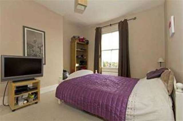  Image of 2 bedroom Apartment to rent in Worple Road London SW20 at Cottenham Park, SW20 8PR